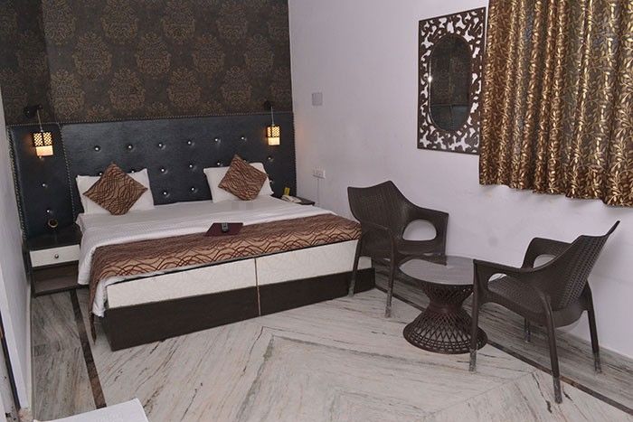 Akash Continental Hotel Risikés Kültér fotó