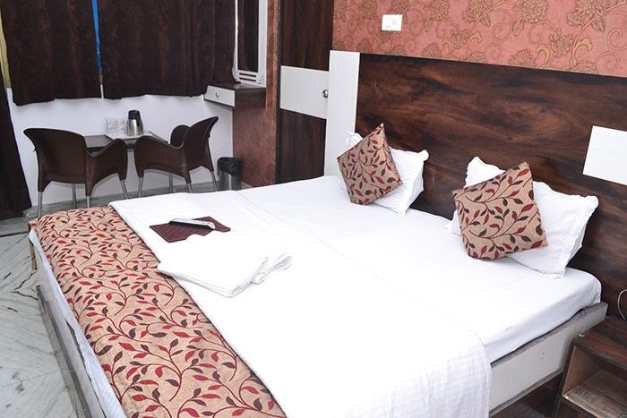Akash Continental Hotel Risikés Kültér fotó