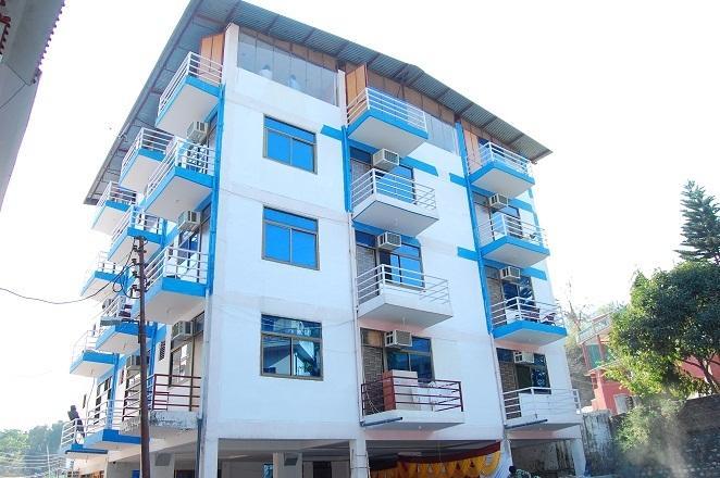 Akash Continental Hotel Risikés Kültér fotó
