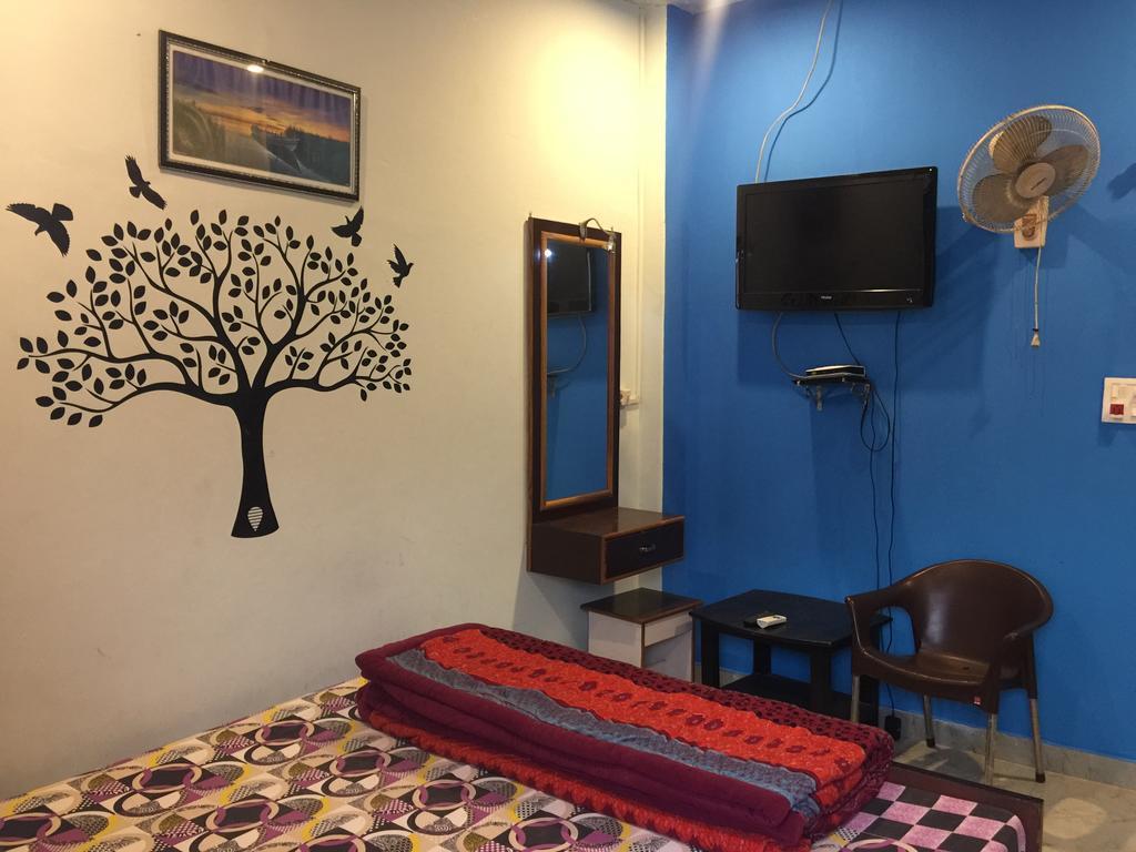 Akash Continental Hotel Risikés Kültér fotó