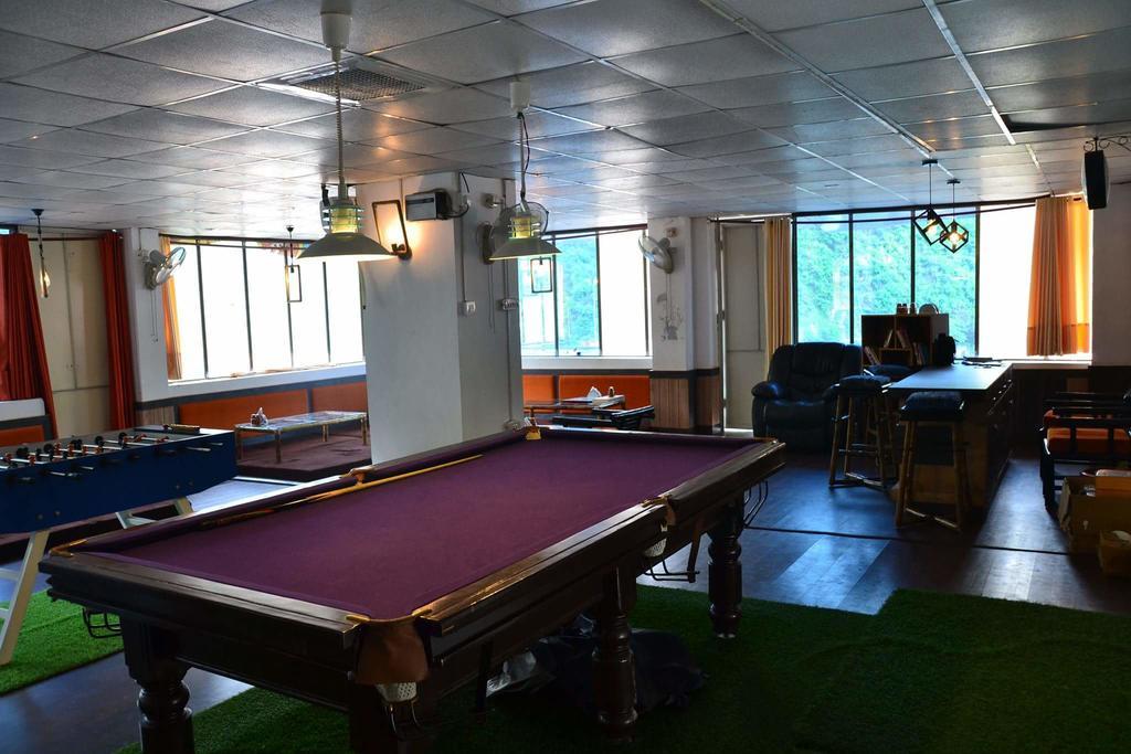 Akash Continental Hotel Risikés Kültér fotó